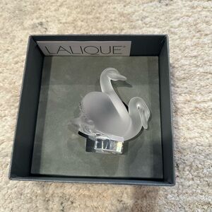 Lalique Crystal Swan Pair in Frosted Glass